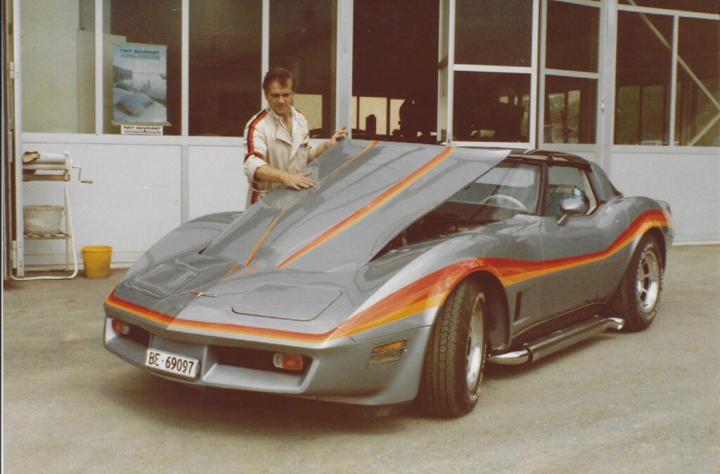 Photo d’archive d’un carrossier travaillant sur une voiture de sport à la Carrosserie du Relais SA à Sonceboz-Sombeval, Jura bernois.